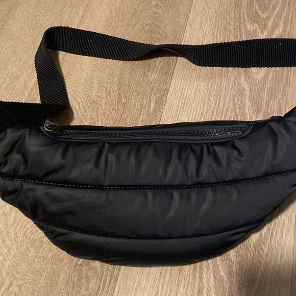 Tory Burch Ella Logo Belt Bag - Picture 2 of 8